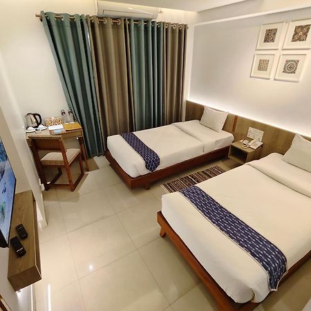 Hotel Nandini Dhaka Buitenkant foto