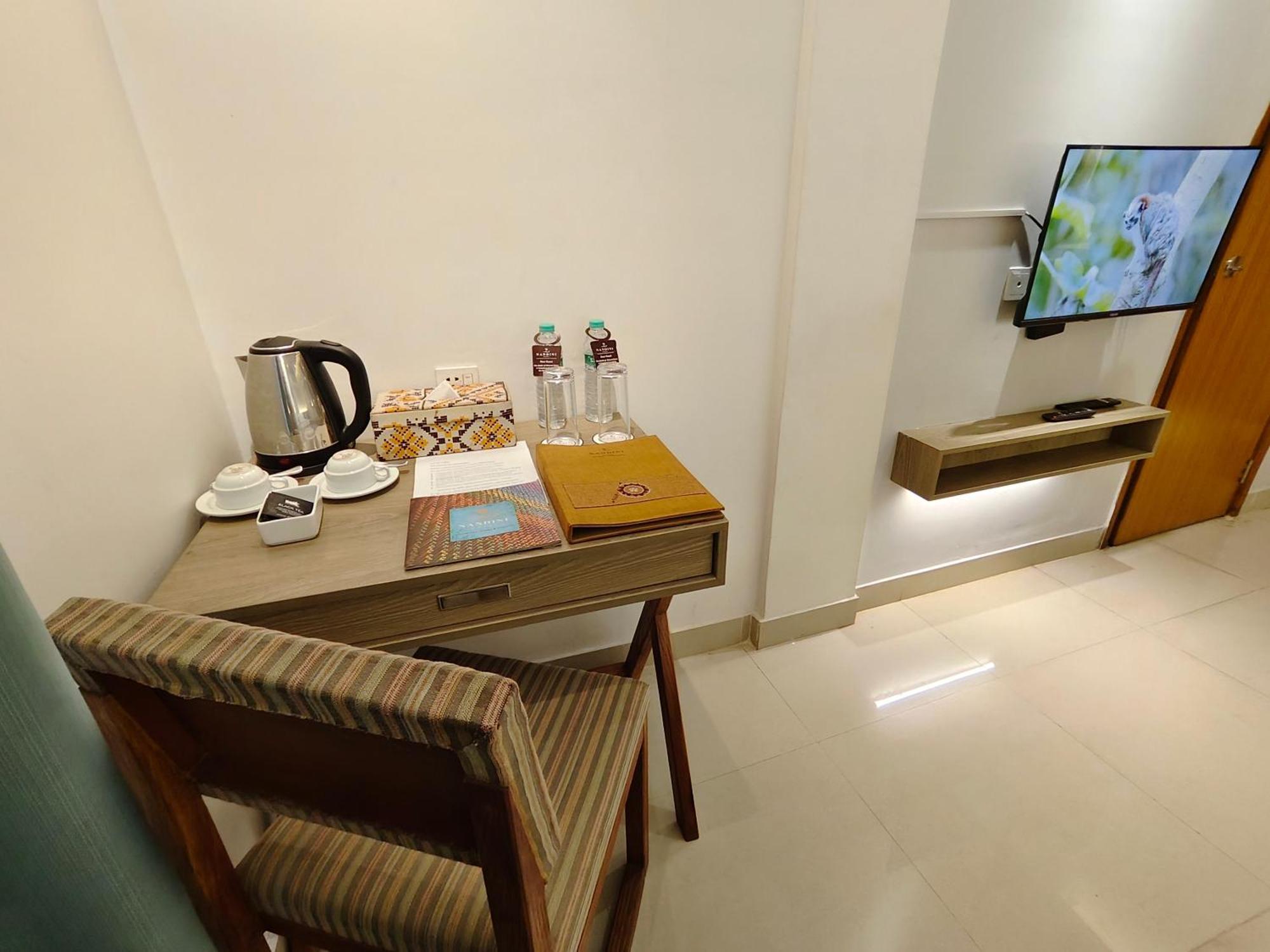 Hotel Nandini Dhaka Buitenkant foto